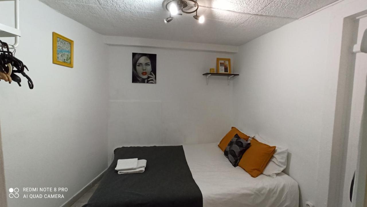 Martim Moniz Low Cost Apartment Lisbon Bagian luar foto
