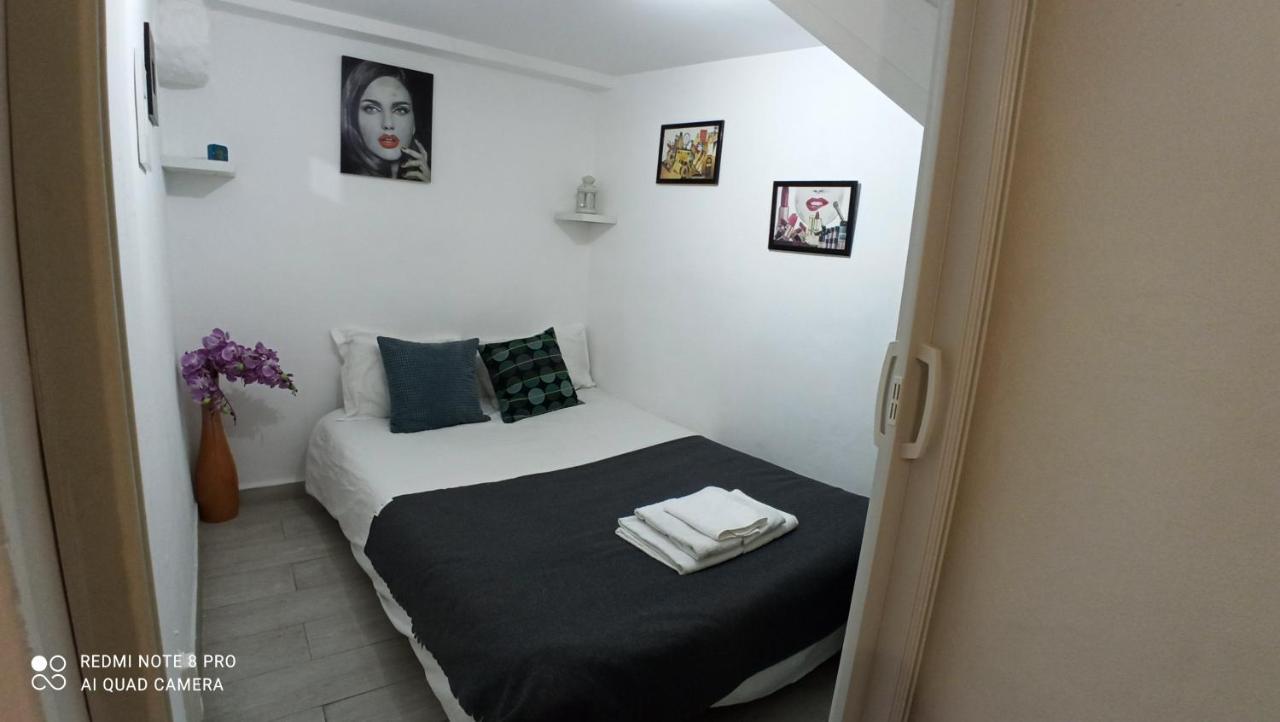 Martim Moniz Low Cost Apartment Lisbon Bagian luar foto