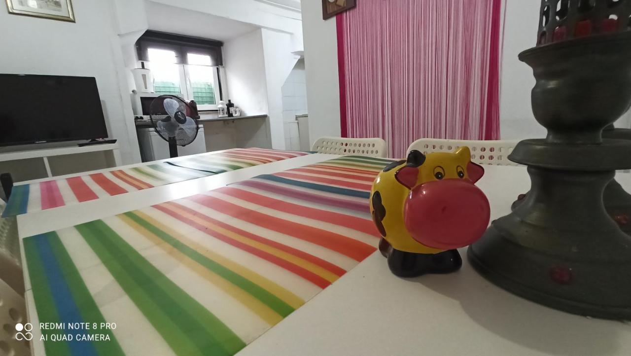 Martim Moniz Low Cost Apartment Lisbon Bagian luar foto