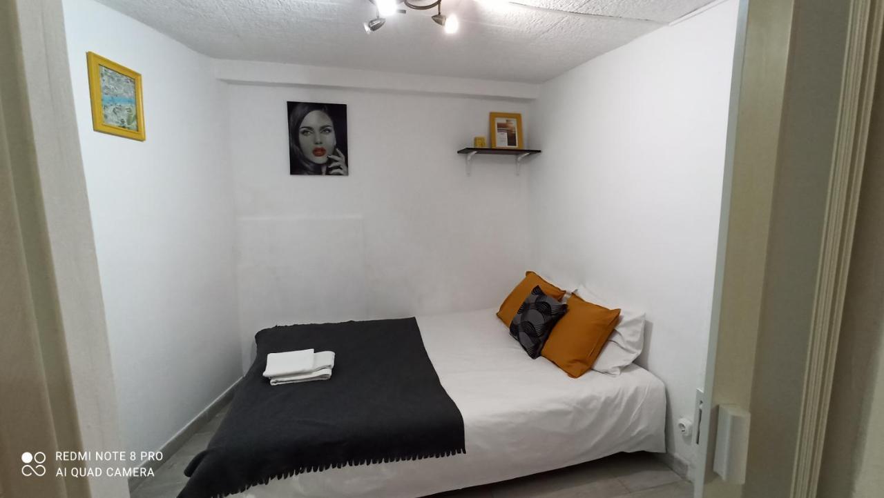 Martim Moniz Low Cost Apartment Lisbon Bagian luar foto