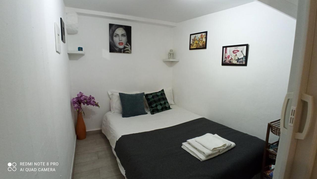 Martim Moniz Low Cost Apartment Lisbon Bagian luar foto